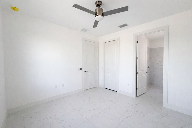 Building Photo - 1125-1127 Homer Ave S