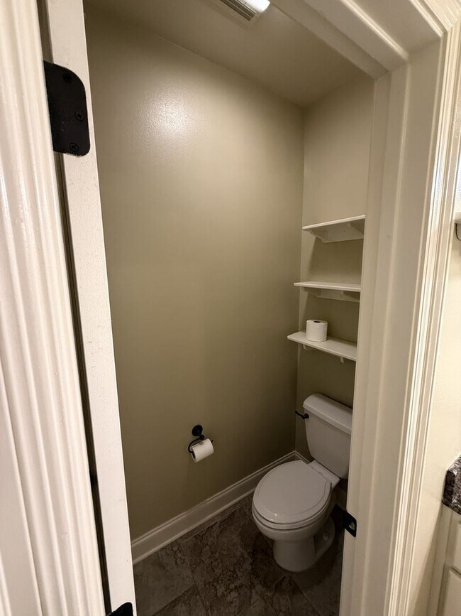 Building Photo - Charming 3 Bedroom Home in Willowbrook Subdivision!