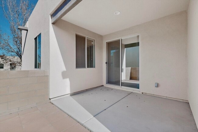 Building Photo - 4 Avenida Vista Esquisita