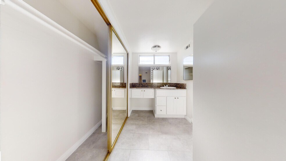 Building Photo - 5558 Emerald St