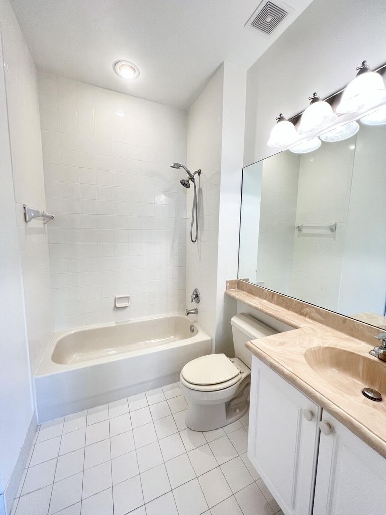 Building Photo - 1284 Piazza Antinori