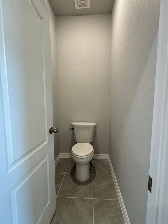 Building Photo - BRAND NEW TOWNHOUSE  3 BEDROOM 2.5 BATHROO...