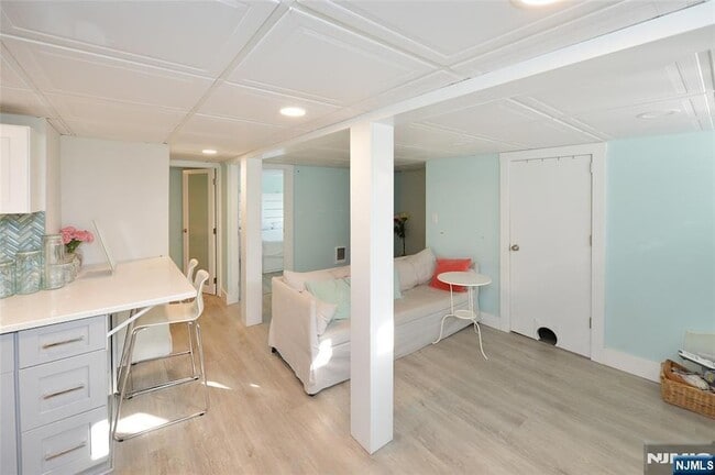 Building Photo - 117 Lake St