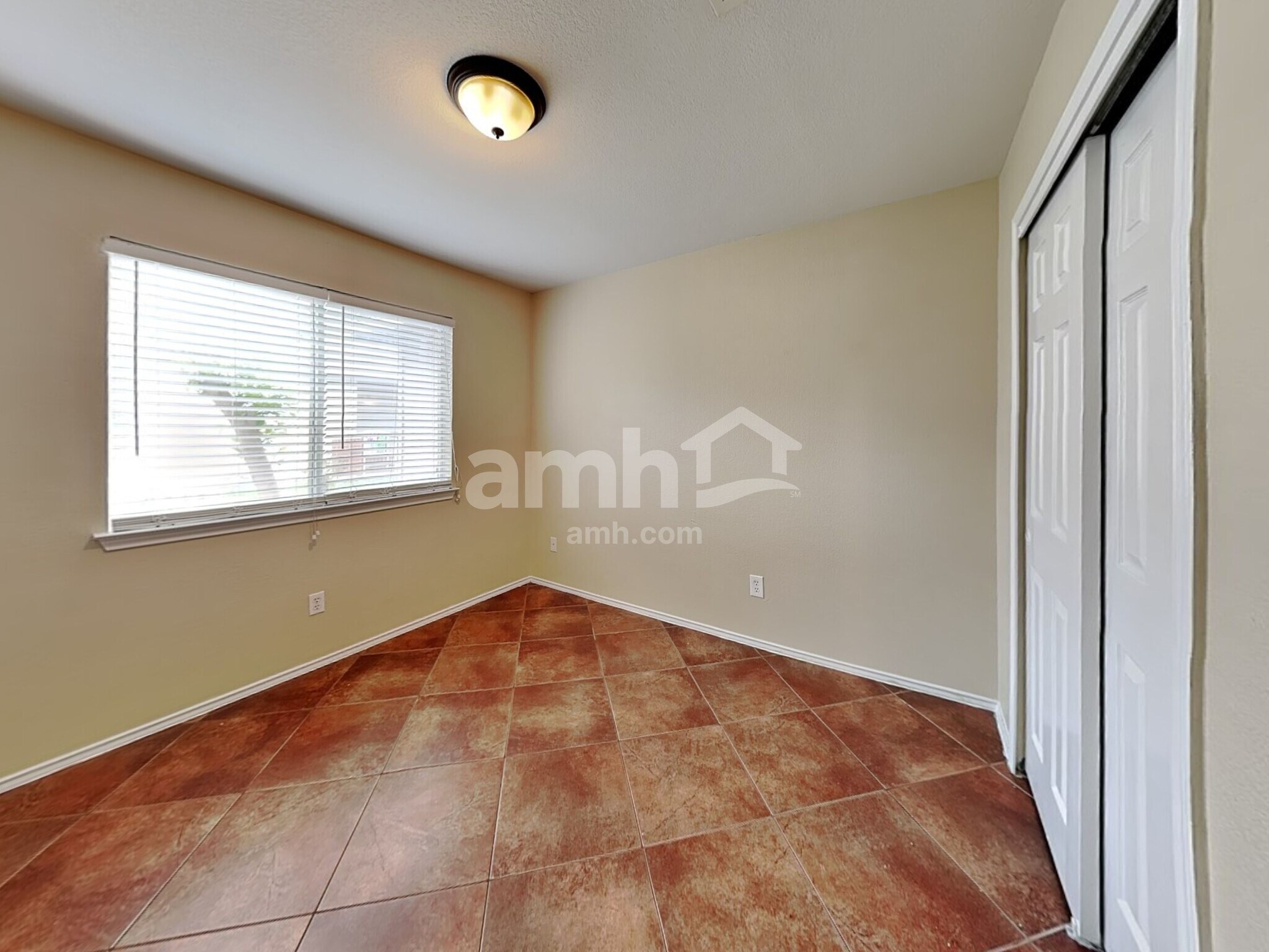 Building Photo - 216 Fall Creek Dr