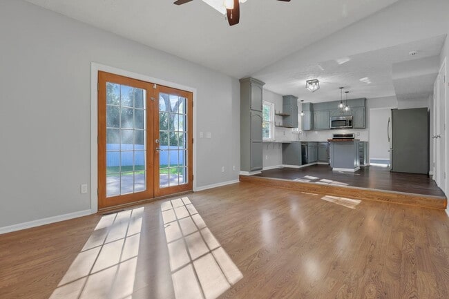 Building Photo - 5399 Thornburg Ct