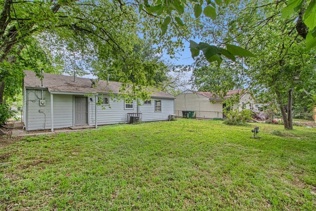 Building Photo - 9414 Rosehaven Dr
