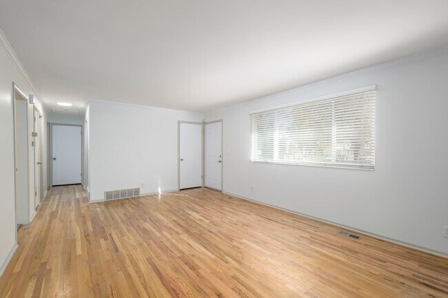 Building Photo - Gorgeous Home in Cottonwood Heights!