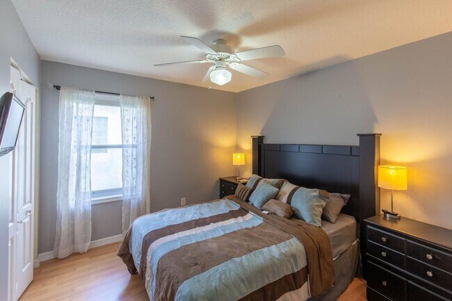 Building Photo - 10746 Oak Bend Way