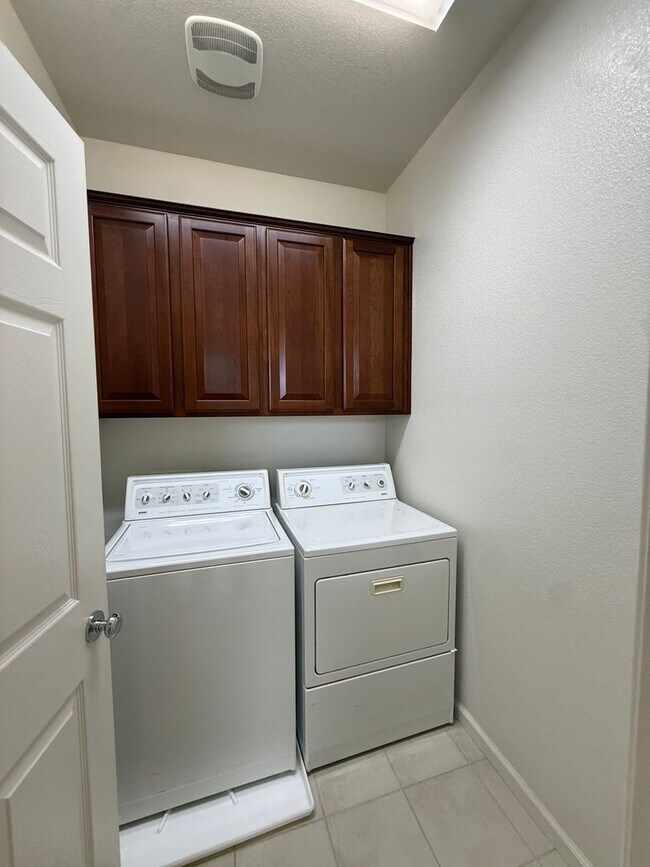 Building Photo - 3 Bed | 2.5 Bath | 1345 SF |  2 Car Garage | Two Story | Tenant pays $175 for WS&G