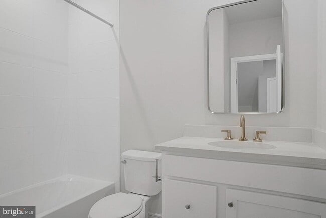Building Photo - 43288 Farringdon Sq