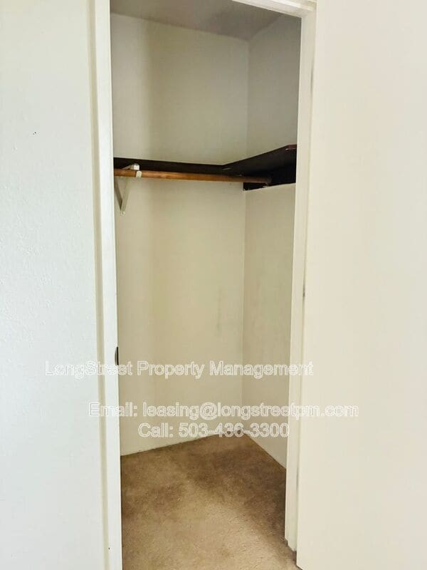 Building Photo - 933 NW Sequoia Ave