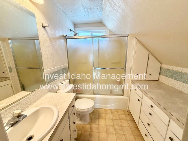 Building Photo - 126-128 N 10th St