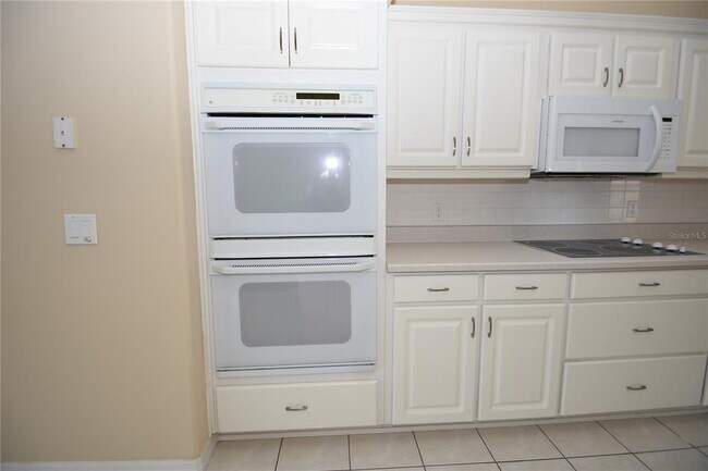 Building Photo - 10 Crampton Ct