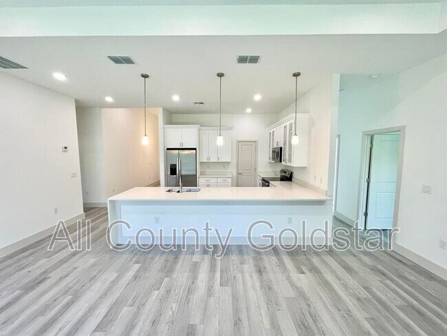 Building Photo - 558 Rutland Cir