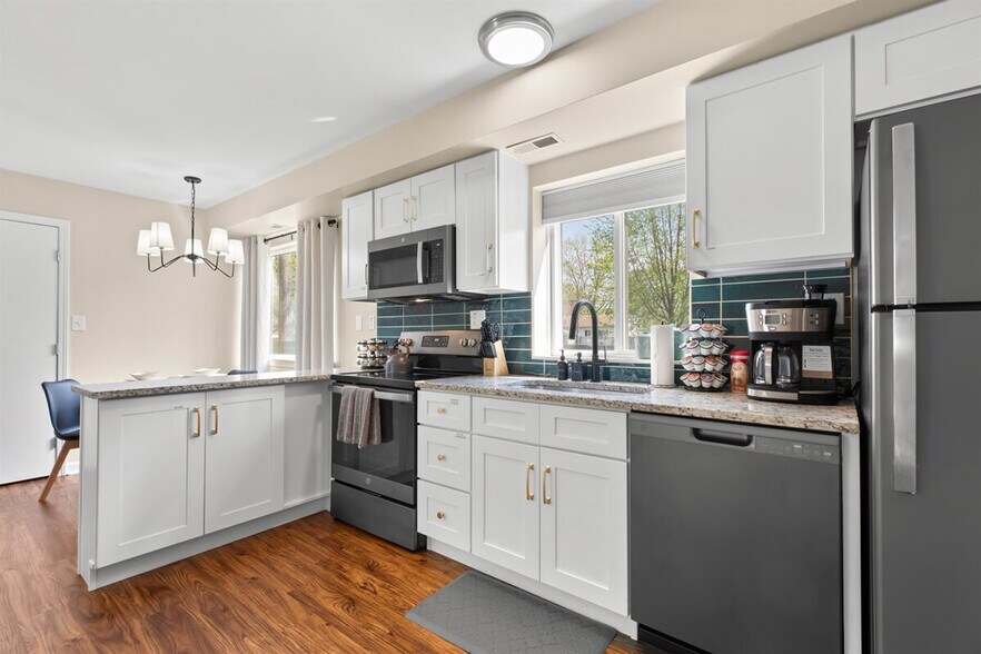 Building Photo - 18447 Sharon Ln