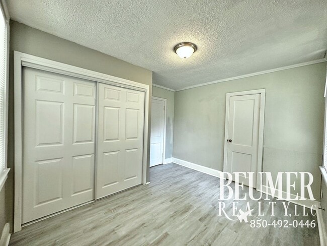 Building Photo - Updated 1 bed/1 bath Cottage for Rent