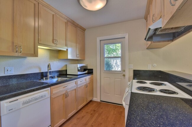 Building Photo - 1225 Picasso Dr