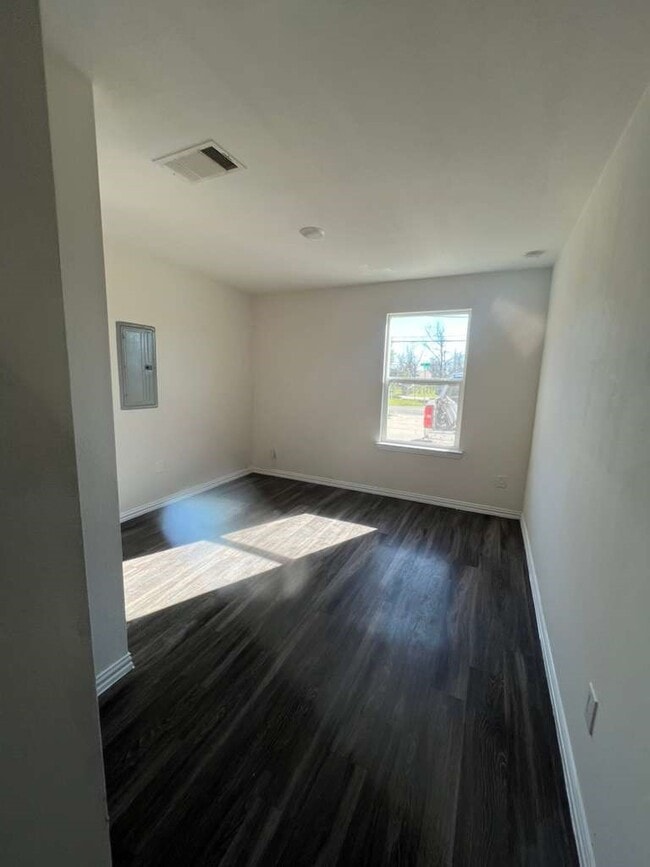 Building Photo - 7929 Ethel St