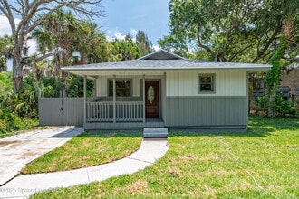 Building Photo - 1919 Poinsetta Blvd