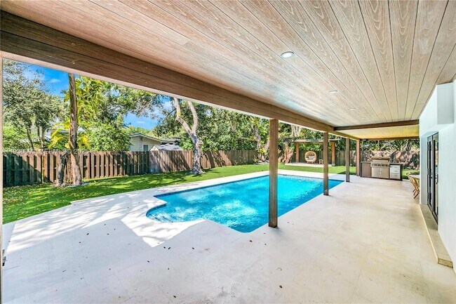 Building Photo - 11340 SW 74th Ct