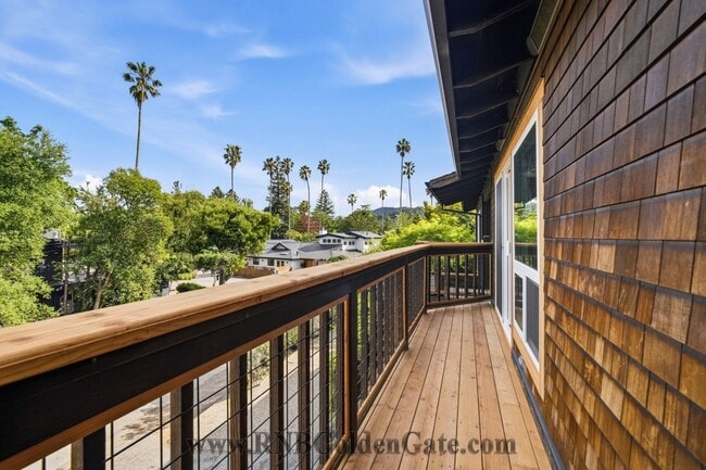 Building Photo - Gorgeous home with spacious yard in Kentfield for rent!