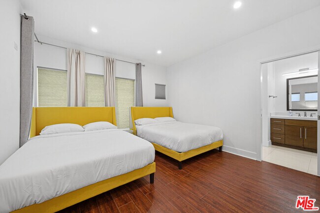 Building Photo - 1610 S Hayworth Ave