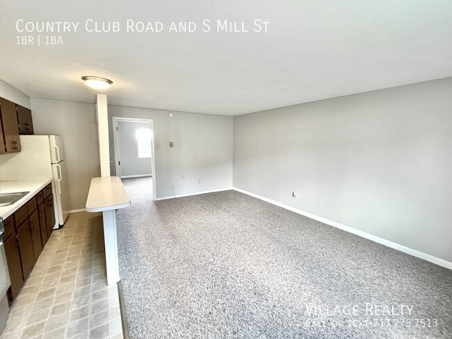 Building Photo - 811 Country Club Rd