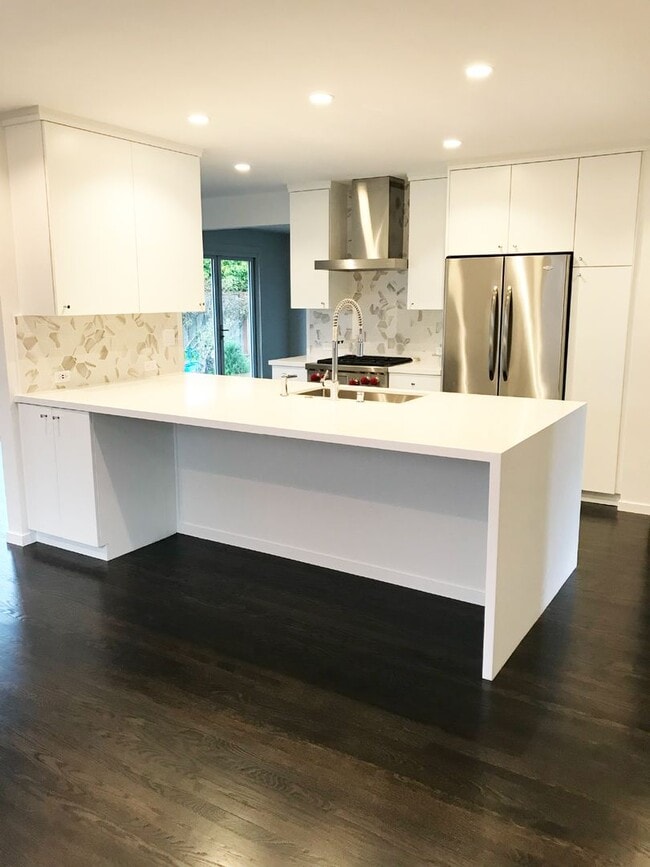 Building Photo - UPDATED THREE BEDROOM TWO BATH ONE-LEVEL EAST CORTE MADERA HOME WITH STUNNING OUTDOOR SPACE