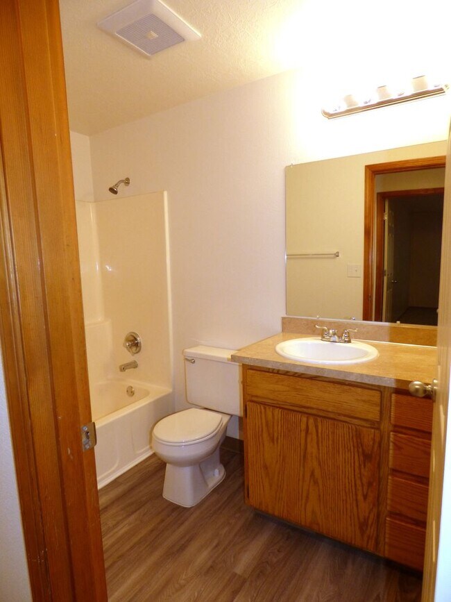 Building Photo - Rent Special: FREE August's Rent!! 3 bed 2 bath House in South Salem!