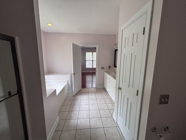 Building Photo - 305 Juniper Creek Blvd