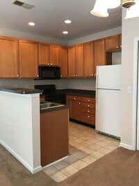 Building Photo - Adorable 1 bedroom 1 bath condo with garag...