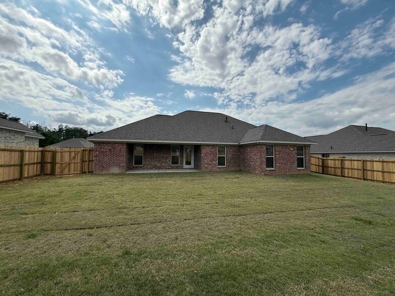 Building Photo - 116 Madisonville Dr