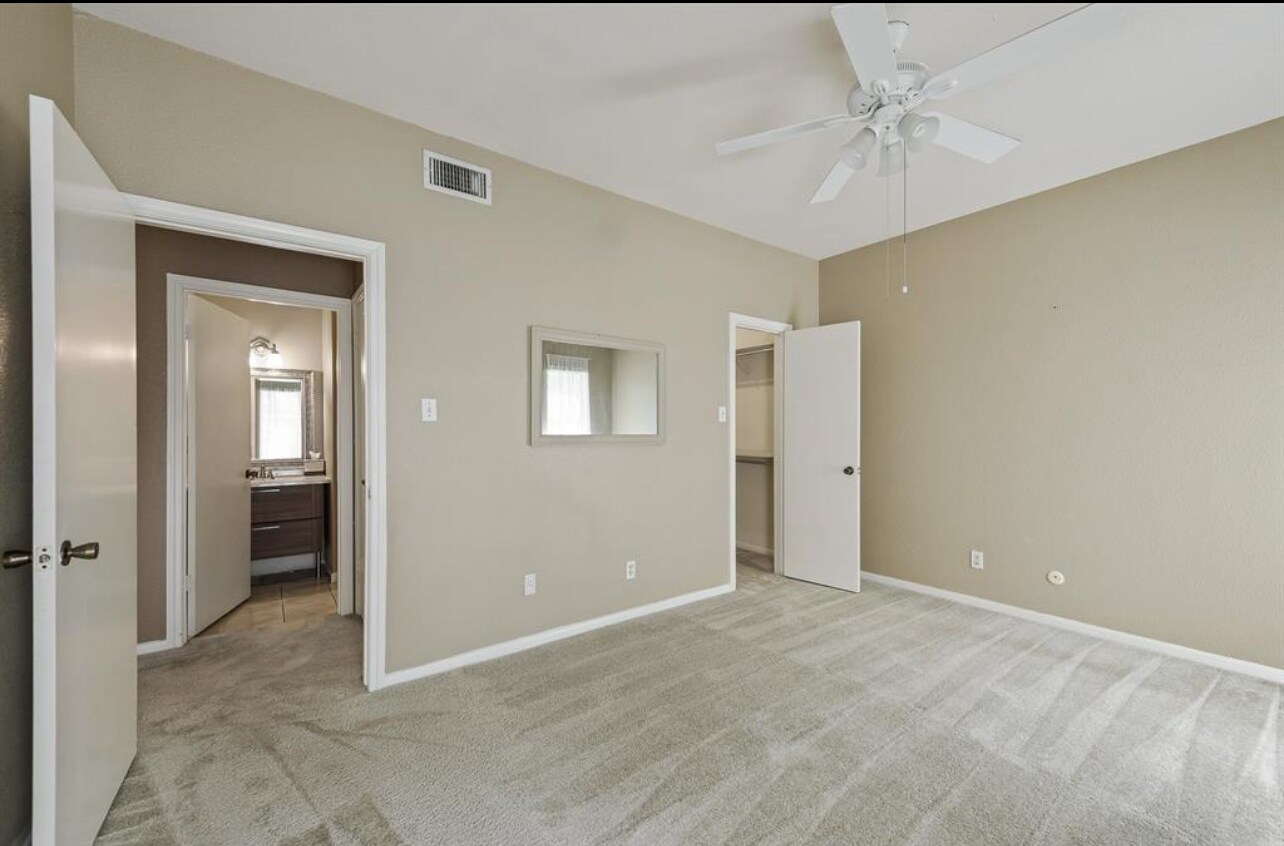 Building Photo - 726 Bering Dr