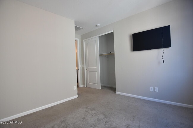 Building Photo - 250 E Wisteria Dr