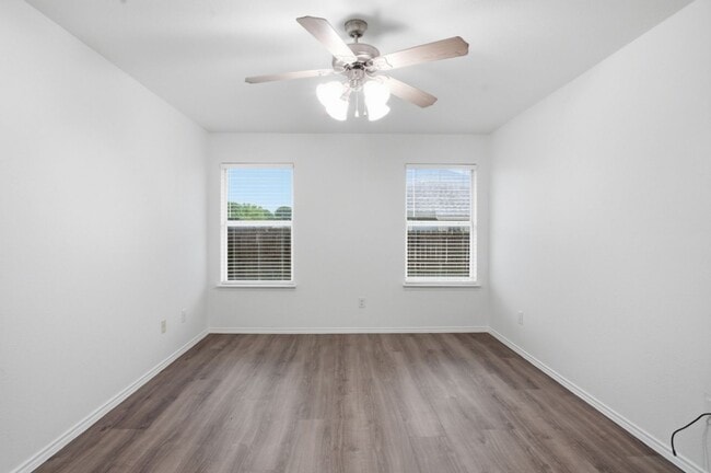 Building Photo - Beautiful 3BD Home on Corner Lot with Fenced Yard & 2-Car Garage in Sonterra