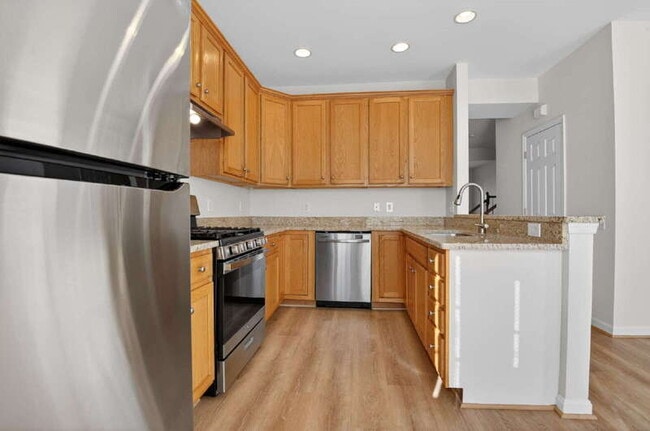 Building Photo - 5023 Village Fountain Pl