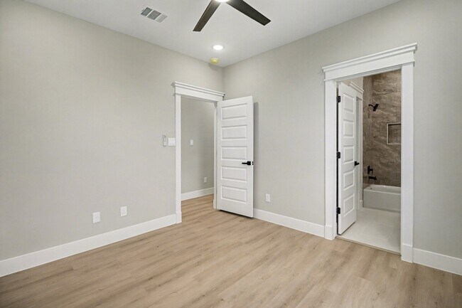 Building Photo - 5000 Higgins St