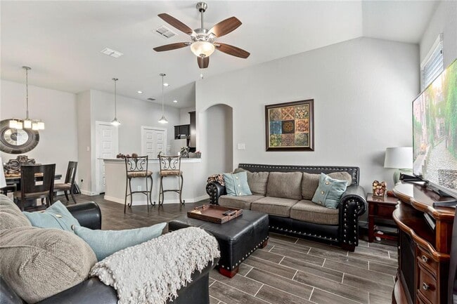 Building Photo - 334 Creekside Curve