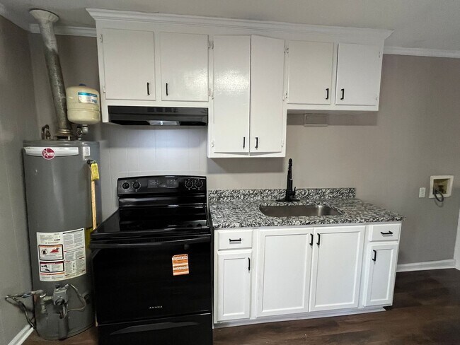 Building Photo - 2 Bedroom 1 Bath Duplex