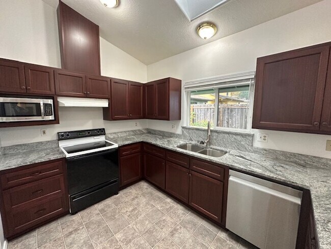 Building Photo - Duplex for rent