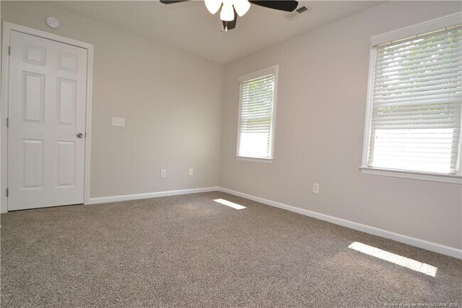 Building Photo - 712 Penncross Dr