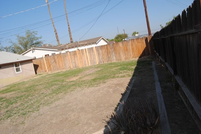 Building Photo - 2304 Elaine St