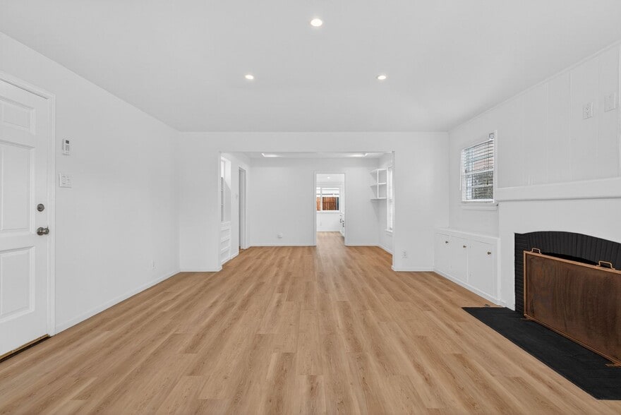 Building Photo - 242 Claremont Ave