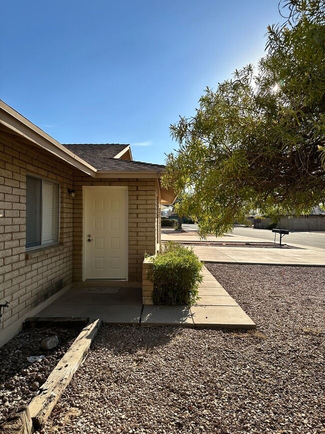 Building Photo - Newly remodeled Tempe 3 bed / 2 bath home ...