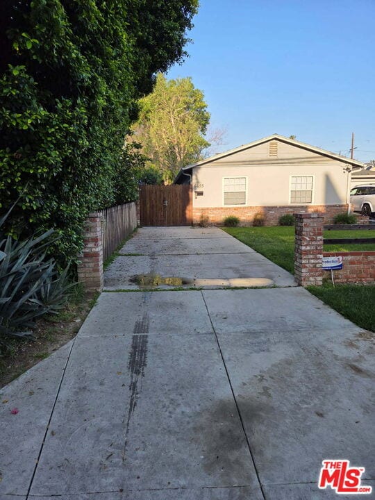 Building Photo - 6653 Glade Ave