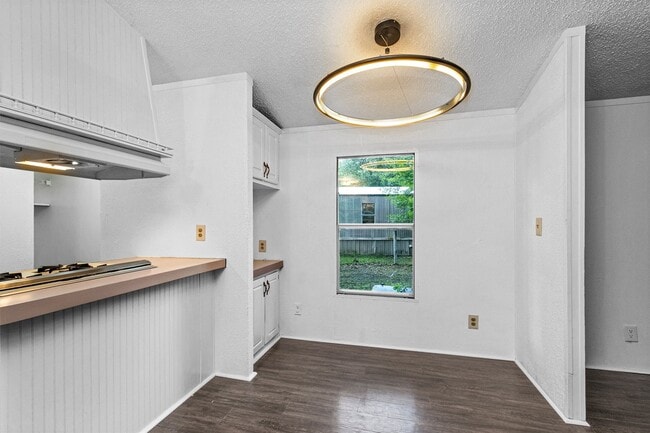 Building Photo - 19339 Forest Ln Cir