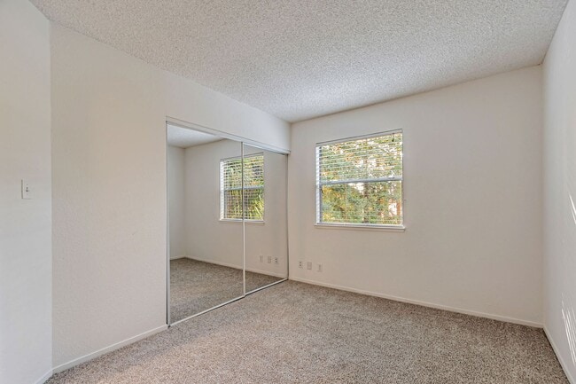 Building Photo - Elegant 3-Bedroom Home with Modern Upgrade...