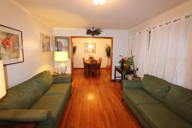 Building Photo - 2264 Columbia Dr