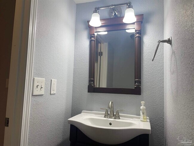 Building Photo - 5067 Serry Ln