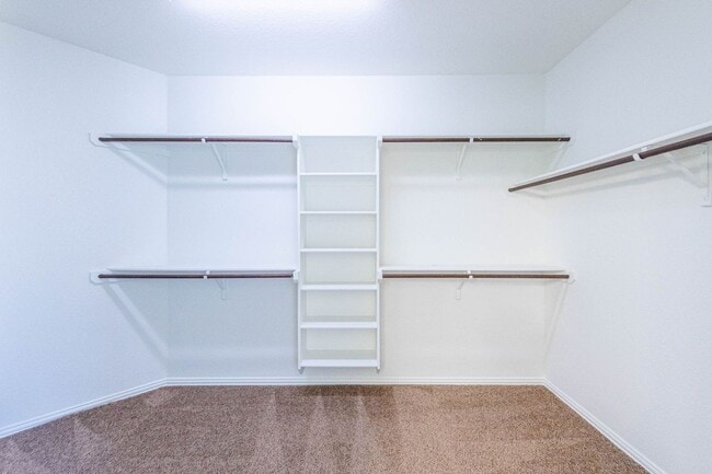 Building Photo - 4 Bedroom 2 Bathroom Ready to rent April 1st, 2026